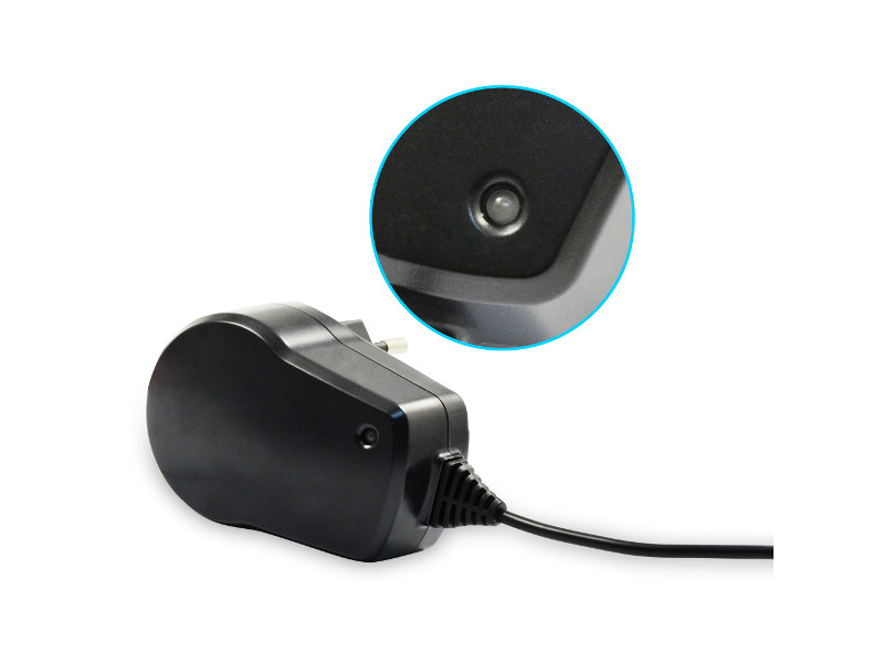 LEICKE NT33405 Universalnetzteil für Smartphones, Tablets, Navigationsgeräte Kontrollleuchte LEICKE NT33405 Universalnetzteil für Smartphones, Tablets, Navigationsgeräte Kontrollleuchte
