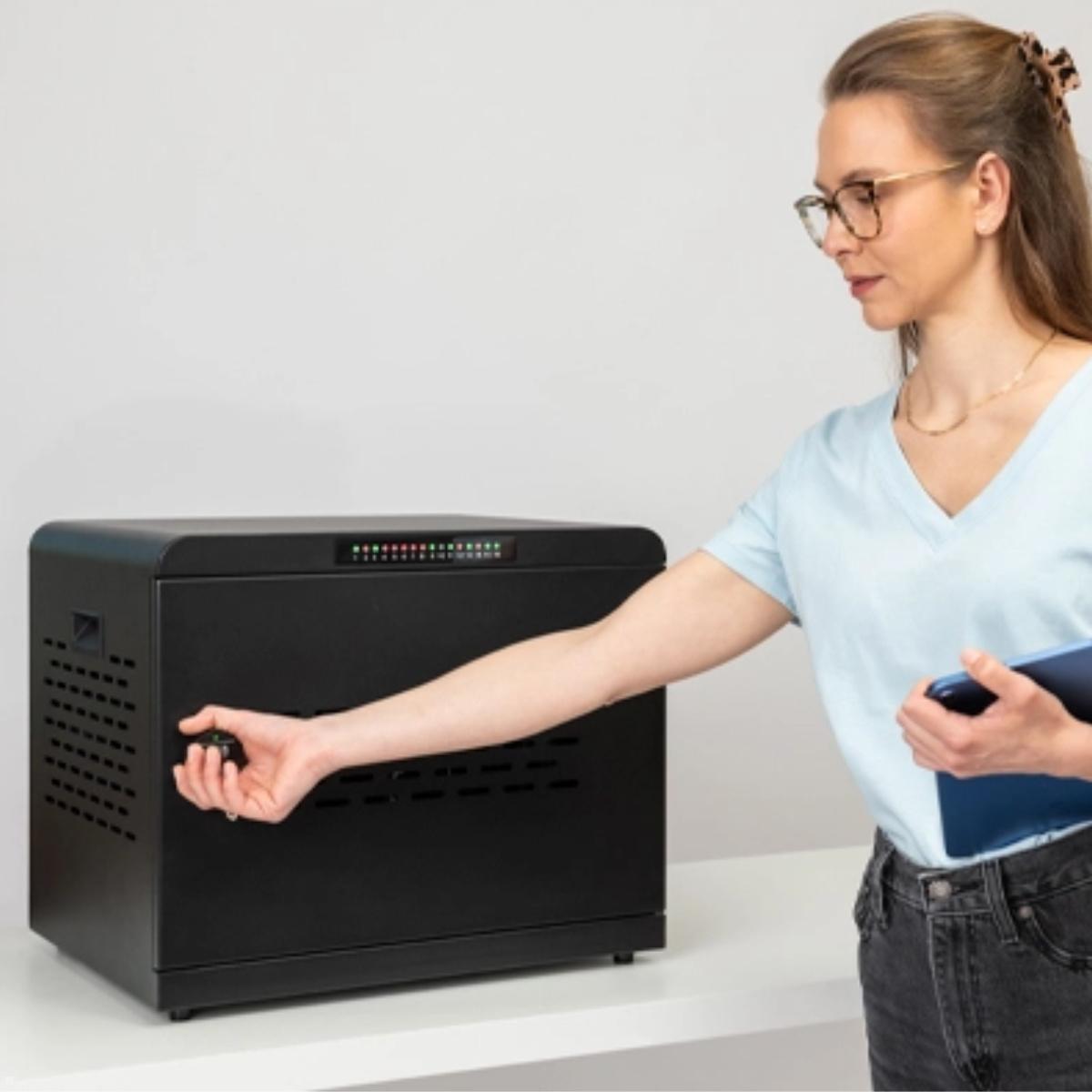 Compulocks Laptop / Tablet Ladeschrank abschließbar für 16x 15,6 Zoll Geräte, Anwendungsbeispiel